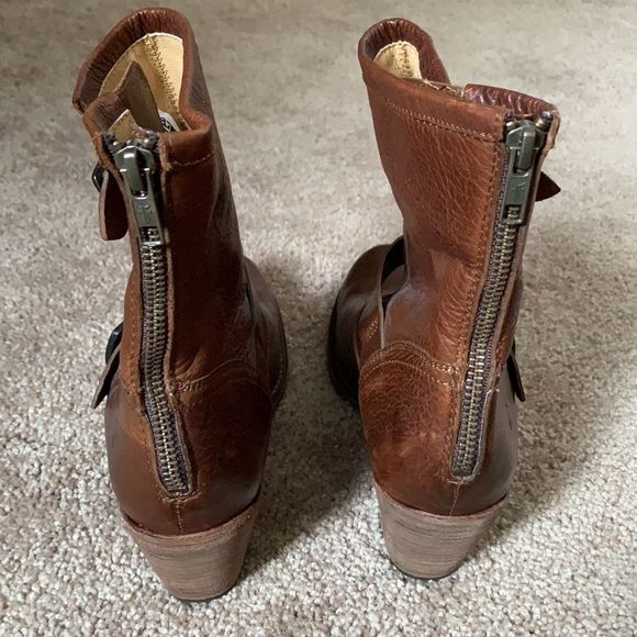 Frye Karla Engineer Short Soft Vintage Brown Buckle Boots Sz 7.5 B - Picture 3 of 11